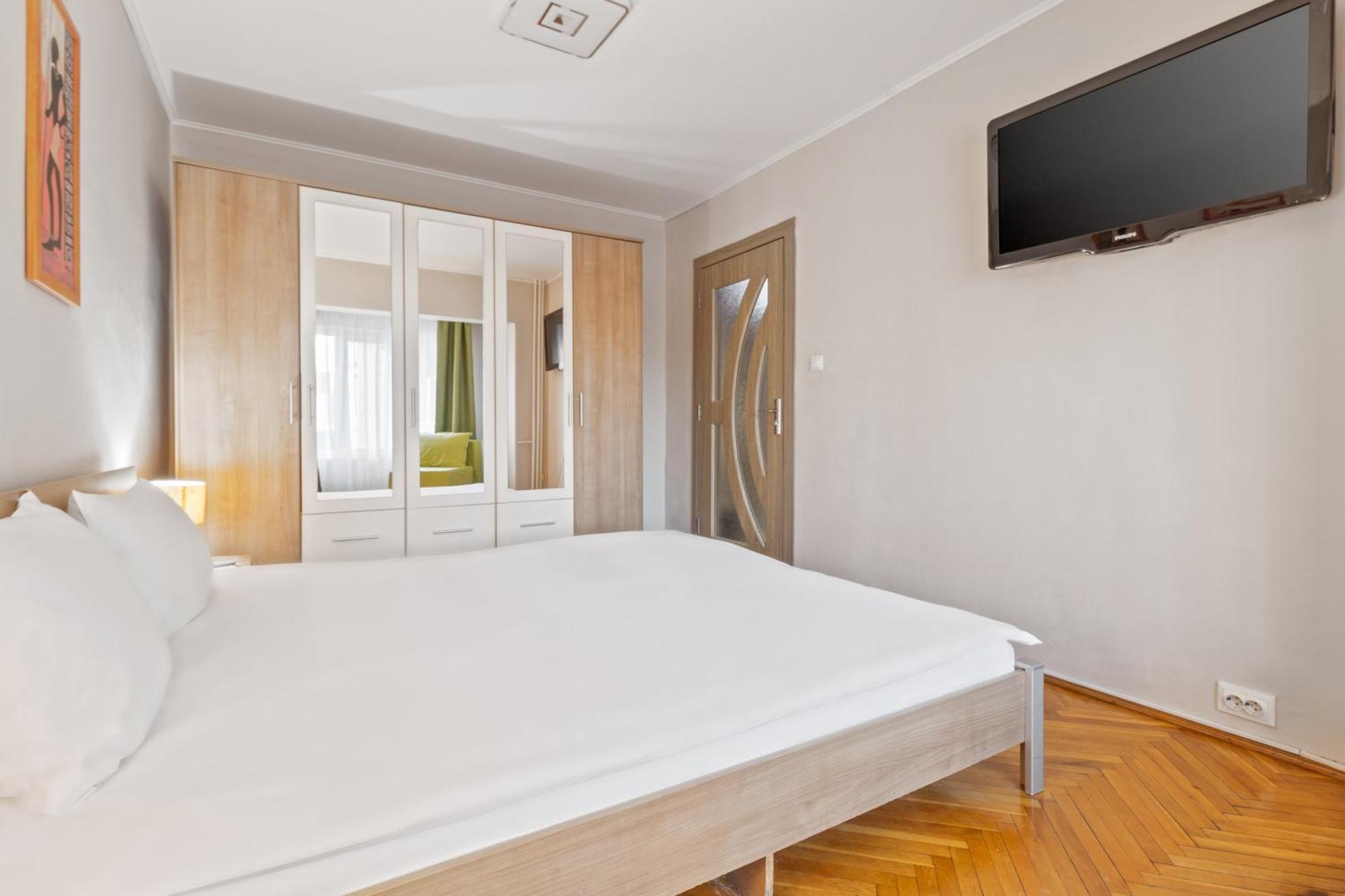 Apartament Helena Орадеа Екстериор снимка